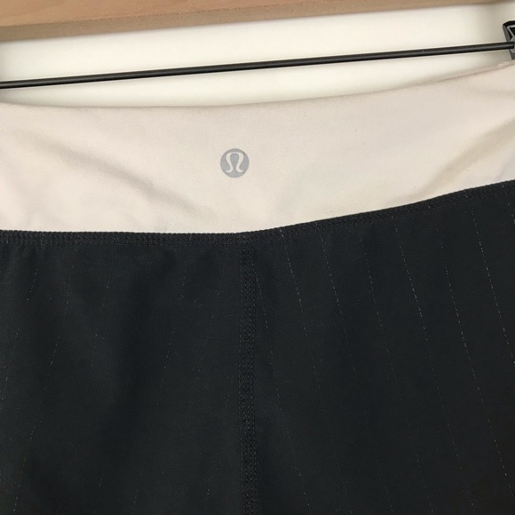 Lululemon Wet. Dry. Warm Shorts Sz 8 - Picture 3 of 8